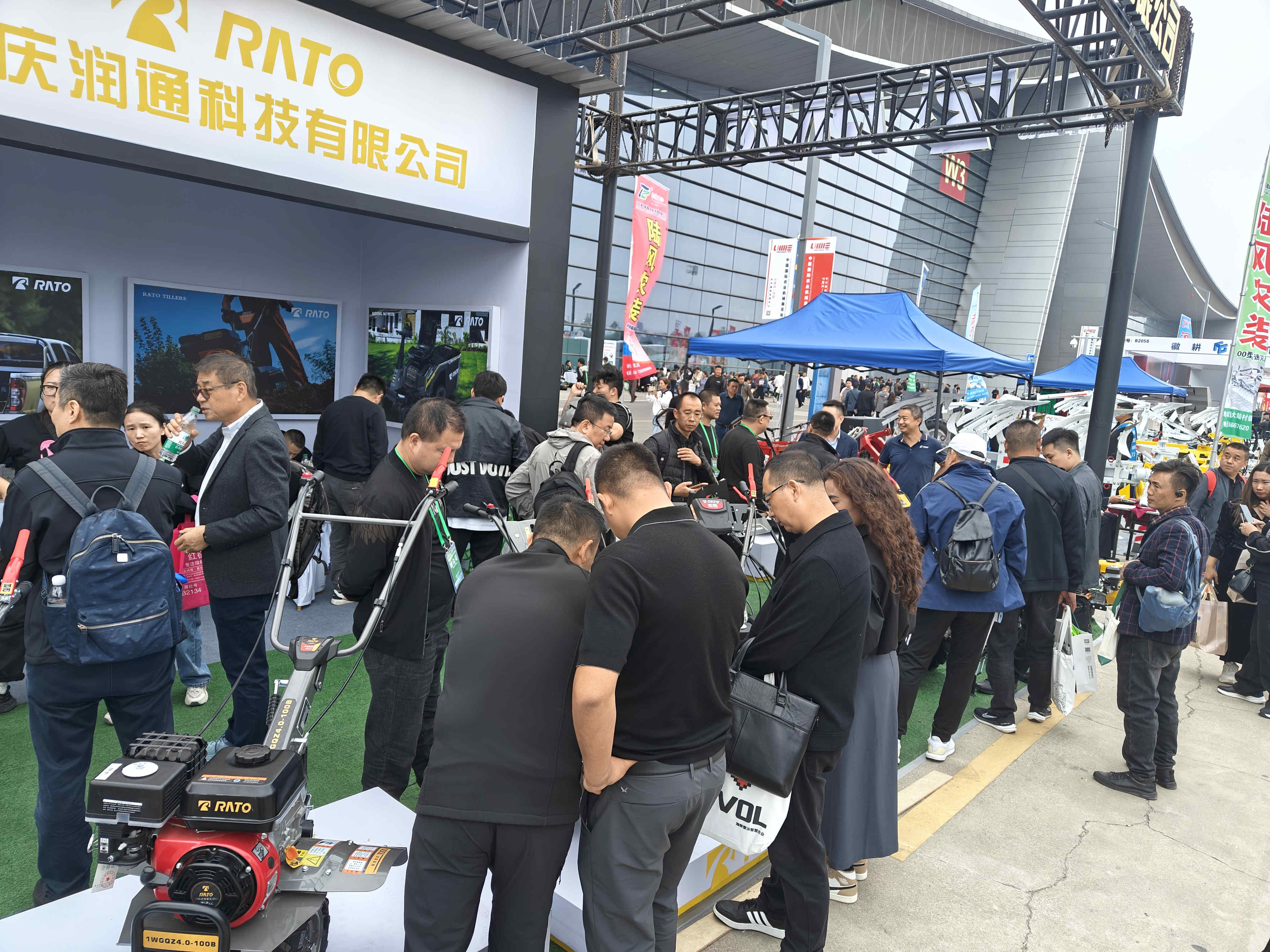 循新出发 向质而行丨11517bb巴黎人贵宾会科技携智能农机新品亮相2024中国国际农机展